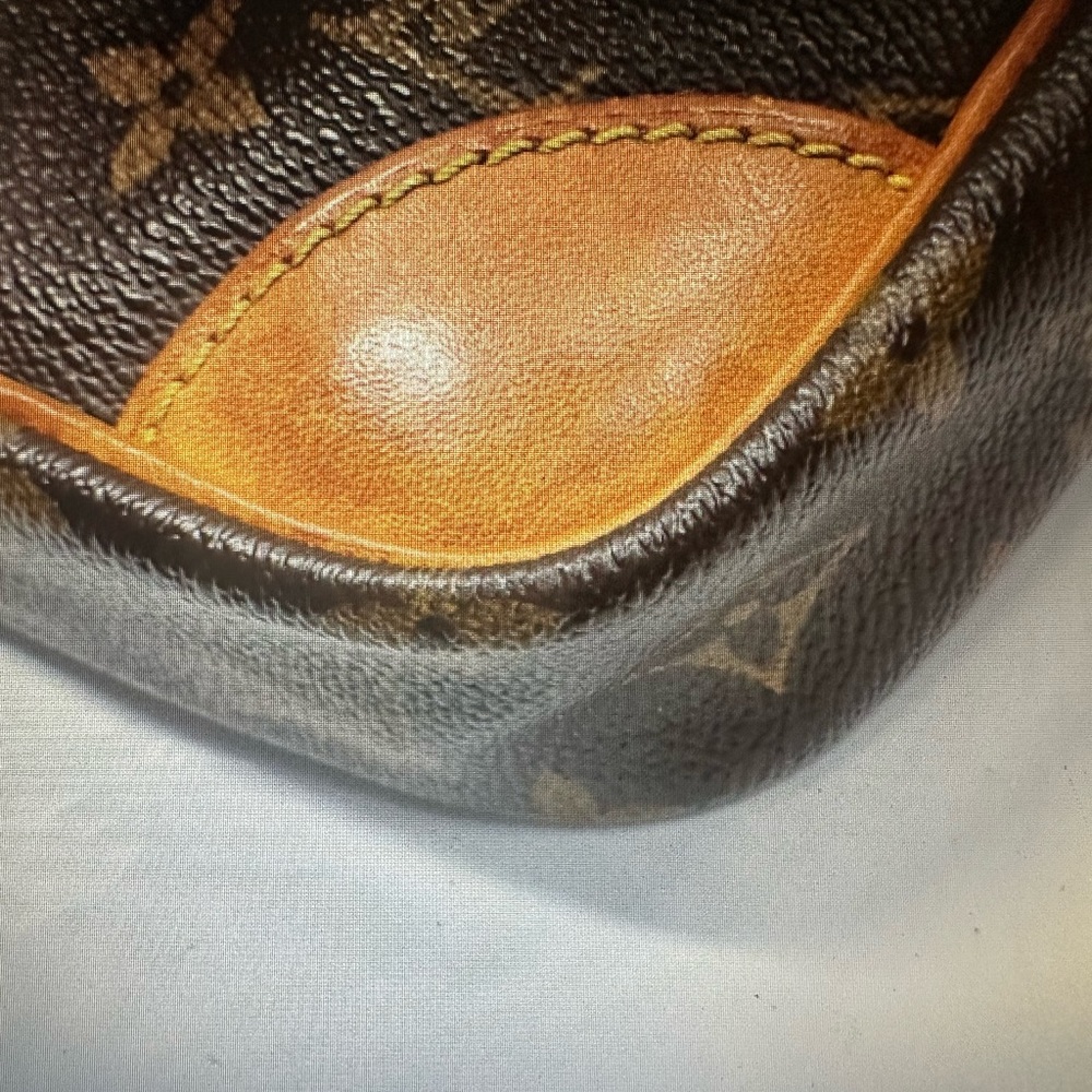 Louis Vuitton Vintage Danube Monogram Shoulder or Crossbody Bag Unisex - Picture 13 of 15